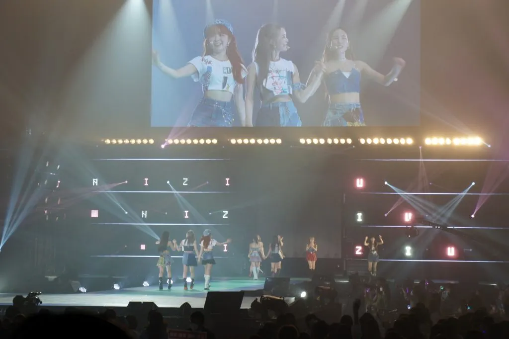 NiziUのメンバー、Rakuten GirlsAwardガルアワ2023 S/S ファッション&音楽&トレンドの日本東京イベントレポート